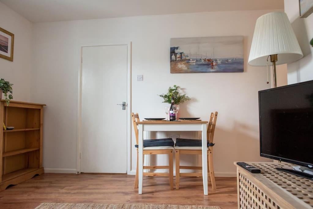 Seashells, Close To Seafront, Large Private Garden Appartement